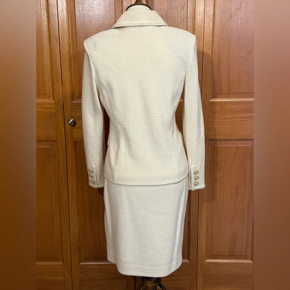 St. John Collection Cream Knit Jacket and Skirt Set - Picture 6 of 16